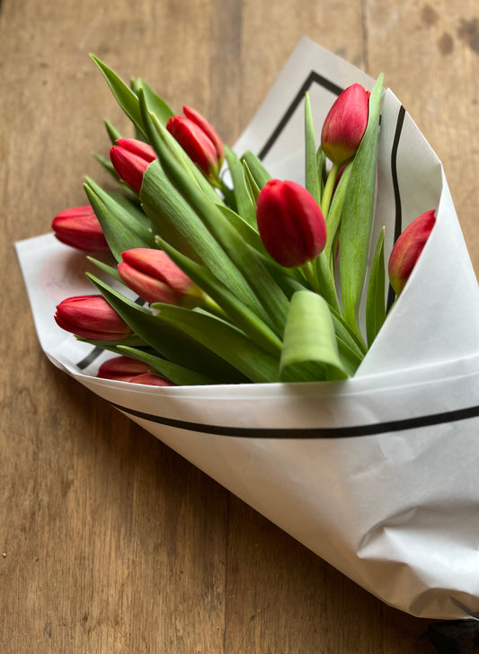 Tulips by Post - Fresh Seasonal Tulips - *DELIVERED NATIONWIDE*